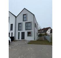 Erstbezug! Moderne hochwertige DHH inkl. EBK! - Köfering