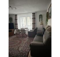 Schön geschnittene 3ZKB-Altbauwohnung mit Balkon im 1. OG in Stadtzentrumnähe - Nassau