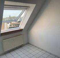 Langenfeld Richrath: 2 Zimmer Dachgeschosswohnung - Langenfeld (Rheinland)
