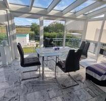 Hochwertige 3-Zimmer-Wohnung mit Wintergarten, Kamin und Garten - Wöllstadt