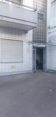 Foto - 1 Zimmer mit Ladenfenster zum Hinterhof & WC Miete oder Mietkauf