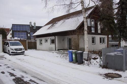 Foto - Freistehendes Zweifamilienhaus mit großem Garten, Doppelgarage