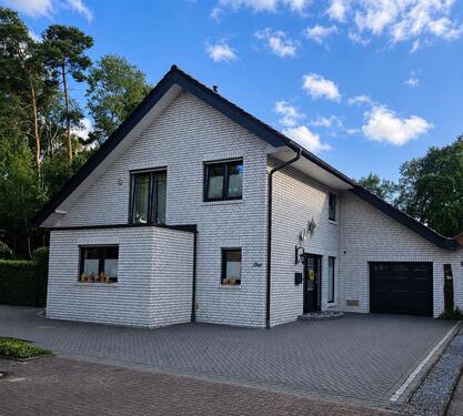 Foto - Großzügiges Einfamilienhaus mit Pool