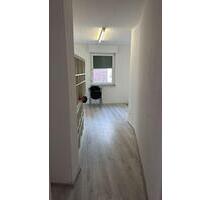 kleines Zimmer oder als Büro,12qm,1 A LAGEZENTRUM AUF DER BAHNHOFSTR.48,ALSDORF