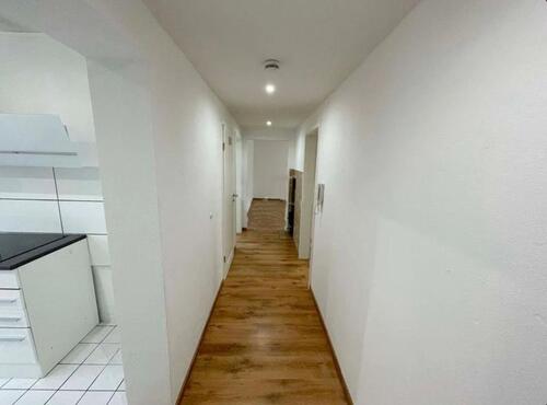 Foto - Hochparterre 3-Zi Wohnung mit Garage, Balkon und Einbauküche