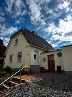 Foto - Einfamilienhaus auf großem Grundstück