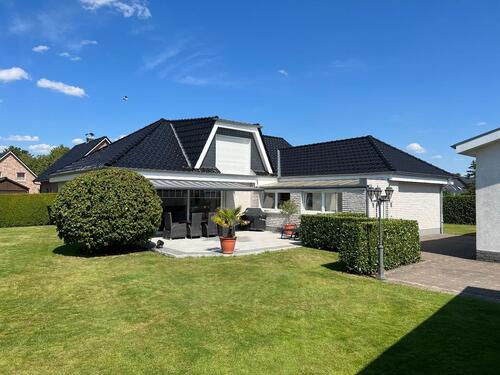 Foto - Familienparadies, zwei Häuser & großer Garten – Mehrgenerationen