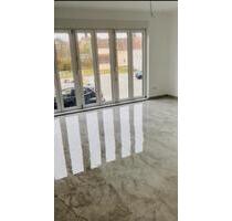 Helle und geräumige Erstbezug 4 Zimmerwohnung mit Terrasse - Schnaittach