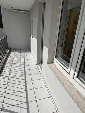 Foto - Ab 072026, renov. 2-Zimmer Whg., gr. Wohnküche, gr. Balkon