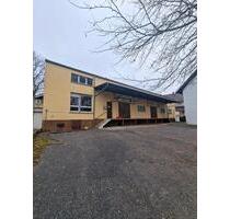 Lagerhalle mit Büro, Sanitäranlagen und Lastenaufzug in Epfenbach