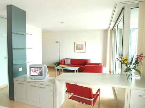 Foto - Frankfurt-Mitte - Schick möbliertes Single-Apartment mit Balkon