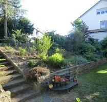 Ruhig und Gemütlich - 4,5 Zimmer Erdgeschoss Wohnung mit Terrasse, Garten und Garage - Friesenheim