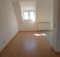 Schöne Dach Wohnung mit ca. 56qm auf Wunsch mit Parkplatz - Arnstadt
