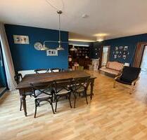 Platz für die ganze Familie: großzügige 4-Zimmer-Maisonette-Wohnung mit 2 Bädern und Garage - Ettlingen