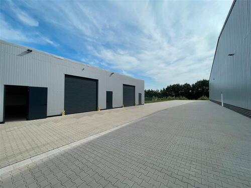 Foto - Vielseitige Multifunktions-Garage mit Sektionaltor, 220400V, Grundfläche ca. 64 qm Fläche!