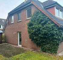 Aurich Egels: Gemütliches Reihenendhaus in Südlage direkt am Wald