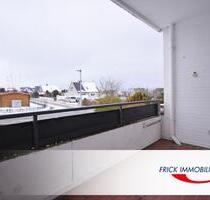 Große, teilmodernisierte 3 Zimmer Erdgeschosswohnung mit Loggia und PKW-Stellplatz - Heiligenhafen