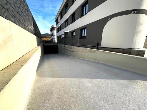 Foto - * Tiefgaragenstellplatz * - 90,00 EUR Miete,
