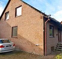 Doppelhaushälfte mit Garten und Garage - Rodenberg