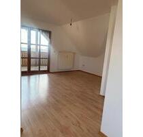 Gemütliche Dachgeschosswohnung mit 75 m², incl. Küche & Loggia - Schwandorf
