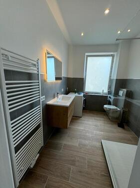 Foto - Frisch renoviert! 2-ZKB mit Balkon in Heppens – ca. 60 m² -2.OG