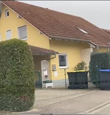 Foto - freistehendes Haus mit 3 Wohnungen