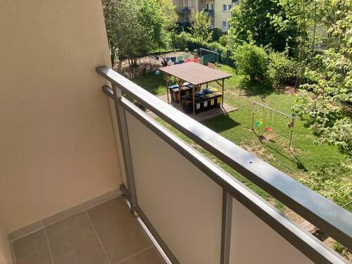Foto - Zweitbezug nach Sanierung! Großzügige 3-Zimmerwohnung mit Laminat, Balkon, Wanne und Einbauküche!