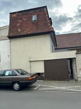 Foto - Mehrfamilienhaus mit Laden bitte lesen