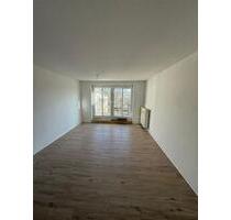 Großzügige 2,5-Zimmer mit Balkon Tageslichtbad und Wanne in guter Lage! - Limbach-Oberfrohna