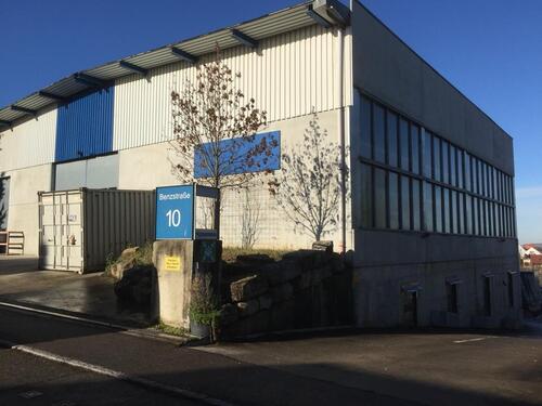 Foto - Halle im Gewerbegebiet Schwaikheim