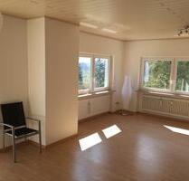 Wohnung ggf. +Halle im Grünen - 740,00 EUR Kaltmiete, ca.  85,00 m² in Schöffengrund (PLZ: 35641)