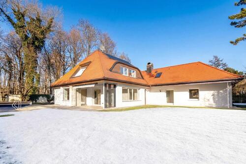 Foto - Familiär und vielseitig: Großzügige Villa mit viel Privatsphäre, Garten und Pool