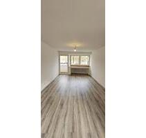 Sehr schöne komplett sanierte 2 Zimmer Wohnung mit Balkon in Oberhausen zu vermieten