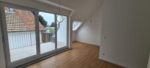 Foto - 2 Zimmer Dachgeschoßwohnung zur Miete in Frankfurt am Main