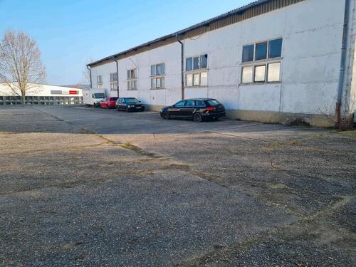 Foto - Stellplätze für PKW, Wohnmobil usw.