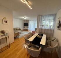 Exklusive großzügige 3-Zimmer-Wohnung mit 2 Balkonen & Schwimmbad - Augsburg Haunstetten-Siebenbrunn Exklusive großzügige 3-Zimmer-Wohnung mit 2 Balkonen & Schwimmbad - Augsburg Haunstetten-Siebenbrunn