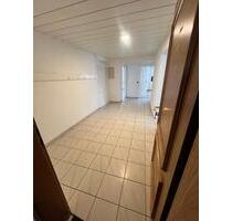 Große 3 Zimmer Wohnung -Helle Räume und Große Küche + Bad - Karben