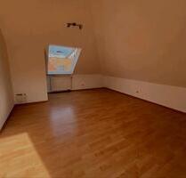 Zentrale 3,5 Zimmerwohnung auf 2 Ebenen, 2 Bäder, TG in ERLANGEN - Buckenhof