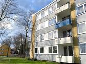 Foto - Ansprechende, großzügige 3-Zimmer-Wohnung mit Wand und Bodenbelag