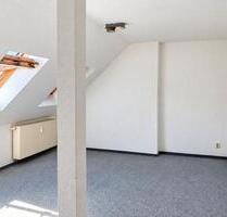 Helle 1-Zi-Dachgeschosswohnung, separate Küche, Wanne + Dusche - Leipzig Nordost