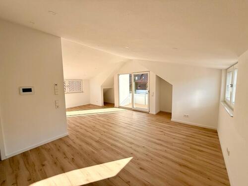 Foto - Zukunftssicheres Wohnen - Kernsanierte DG-Wohnung inkl. 1 Stpl.