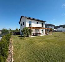 Modernes Einfamilienhaus mit Carport - Felsberg