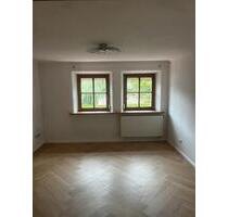 Helle 2 Zimmer Wohnung - 1.100,00&nbsp;EUR Kaltmiete, ca.&nbsp; 55,00&nbsp;m&sup2; in Bad Reichenhall (PLZ: 83435)
