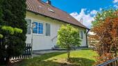 Foto - Schönes Einfamilienhaus mit Pool und Garten