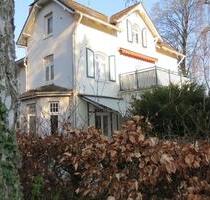 Helle 3 Zimmer Villenaltbauwohnung mit Balkon, Toplage in Reinbek