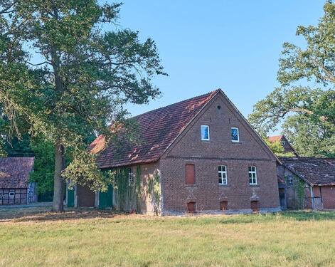 Foto - Groß + Fein: halbe Scheune Baugenehmigung Landschaftsschutzgebiet