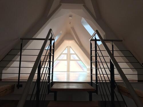 Foto - 1 12 Zimmer DG Wohnung - 880,00 EUR Kaltmiete,