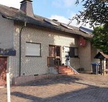 Haus mit ELW in Möhnesee - 389.000,00 EUR Kaufpreis, ca.  209,00 m² in Möhnesee (PLZ: 59519)