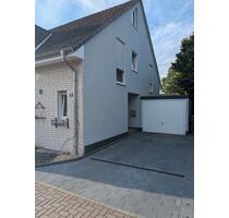 Moderne Doppelhaushälfte mit Garten, Keller & DG in Moers