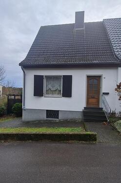 Foto - Doppelhaushälfte mit großem Grundstück mit Ausbaupotenzial